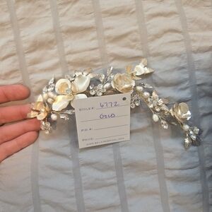 Elegant Bel Aire Gold Floral Bridal Hairpiece